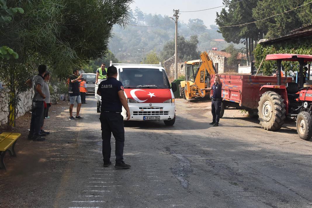 Milas'ta başladı, Bodrum'a sıçradı! 2 çıkarma gemisi bölgede 22